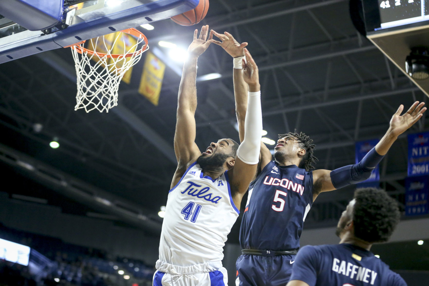 Tulsa Golden Hurricane vs Connecticut Huskies